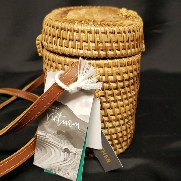 Made by Hand in Vietnam Woven Oval Purse with Leather Strap - Picture 5 of 7